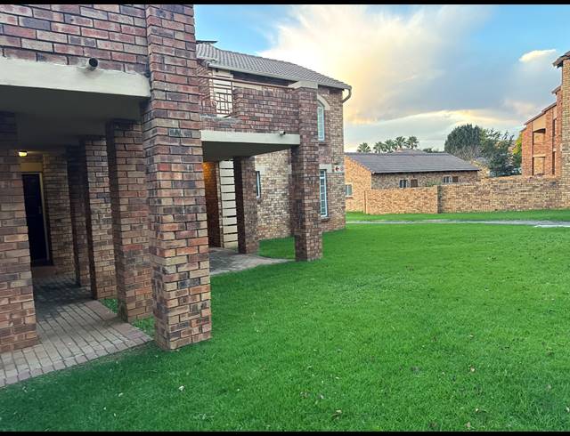 2 BEDROOM APARTMENT FOR SALE IN MOOIKLOOF RIDGE